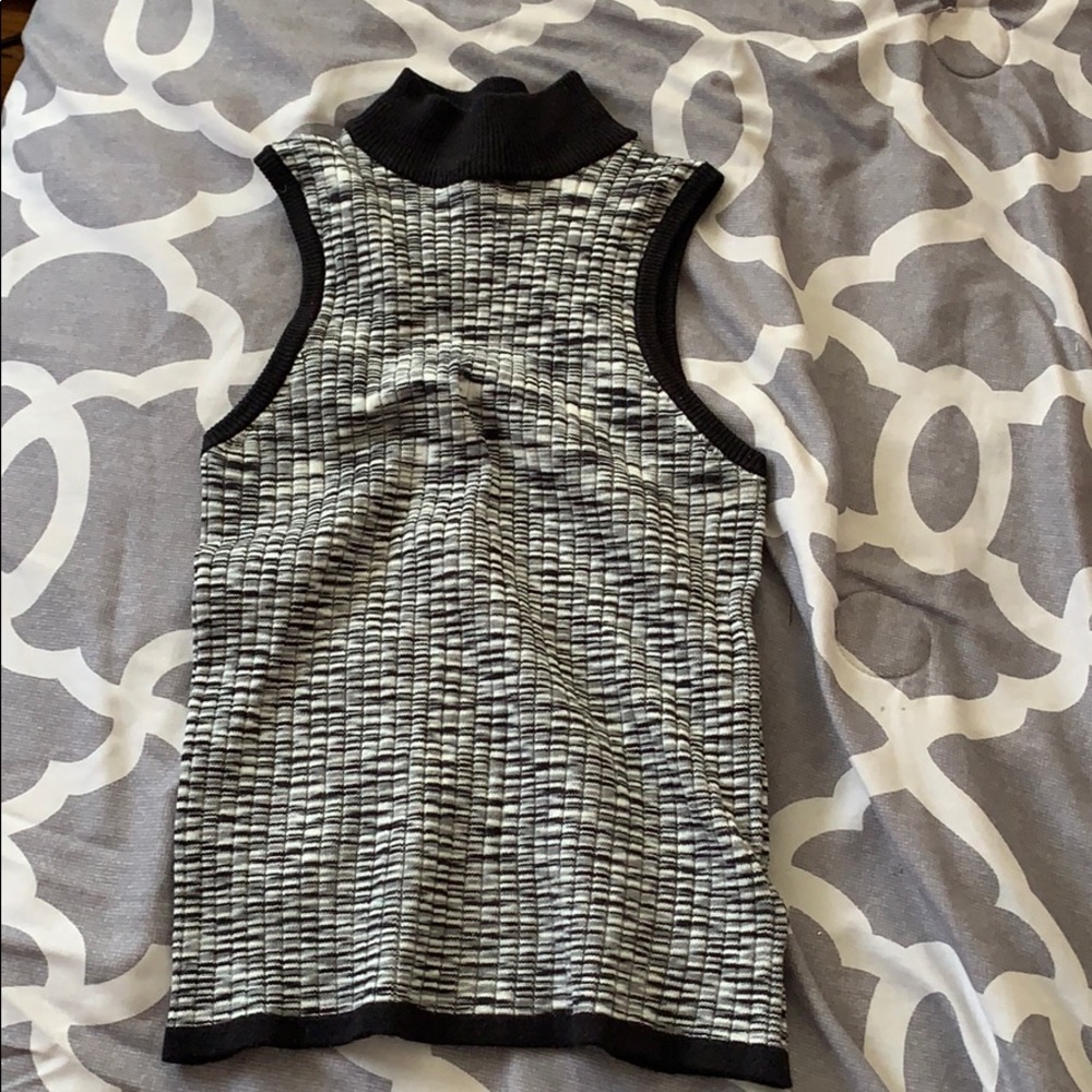 Cropped short sleeve turtle neck